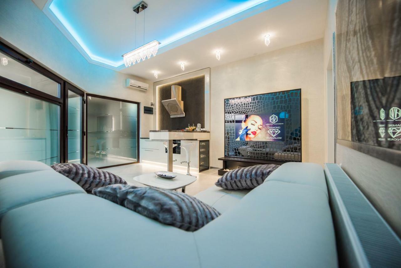 H & V Residence - Diamond Bungalow Apartment Arad Exterior photo